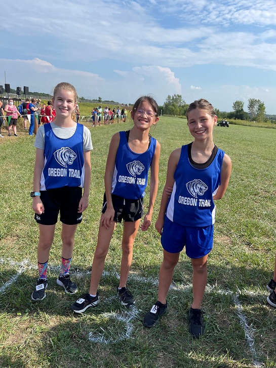 three runners are ready to go